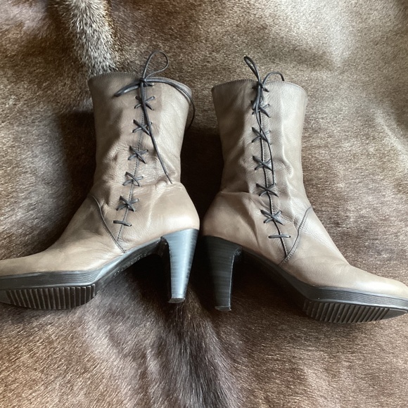 Stunning Hispanitas Lace Detail Full Zipp Leather Boots - Picture 4 of 10